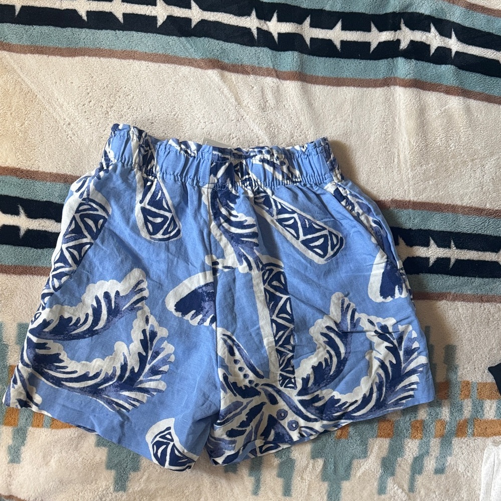NWT H&M Blue Tropical Print Linen Blend Women Shorts - Picture 2 of 3